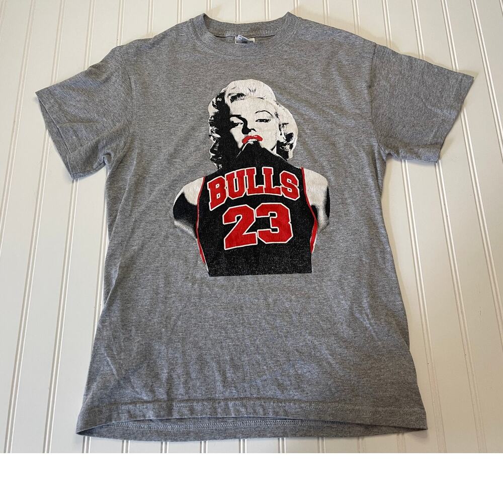 Marilyn Monroe NBA Chicago Bulls Crewneck T-Shirt - Small